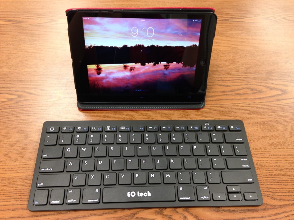 iPad + Bluetooth Keyboard (c) Kristen Dembroski